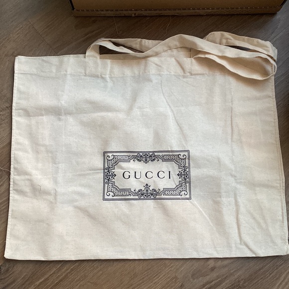 New Authentic Gucci Ace Sneaker with Bee - Picture 5 of 7